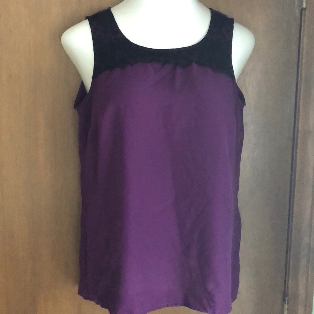 Loft top with black lace